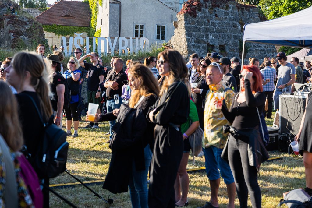 VŠUDYBUD 2024 – Slunce, louka a mnoho podob hudby